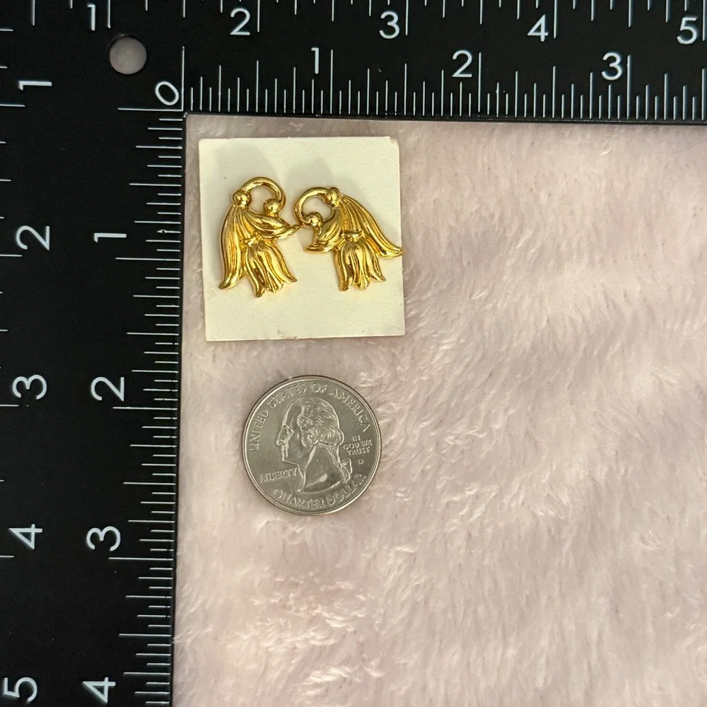 Vintage 1990s Avon Gold Tone Sculptural‎ Floral Post Earrings Statement